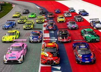 Das spektakuläre DTM-Starterfeld mit Sportwagen der Premiumhersteller Audi, BMW, Ferrari, Lamborghini, Mercedes-AMG und Porsche ©ADAC