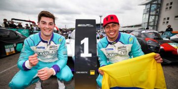 Strahlende Sieger: Julien Apothéloz (li.) und Oscar Tunjo ©ADAC