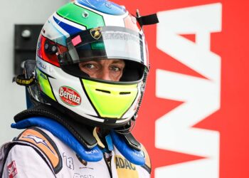 Der erfahrene Lamborghini-Werkspilot Marco Mapelli teilt sich mit Youngster Benjamin Hites das Cockpit ©ADAC