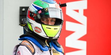 Der erfahrene Lamborghini-Werkspilot Marco Mapelli teilt sich mit Youngster Benjamin Hites das Cockpit ©ADAC