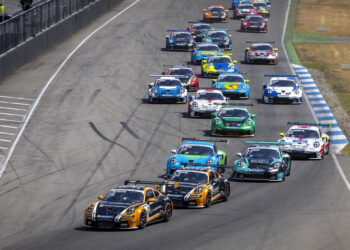 Larry ten Voorde (Startnummer 25) überholte GP Elite-Teamkollege Loek Hartog (24) direkt nach Start zum dritten Rennen des Porsche Carrera Cup Deutschland ©Porsche Motorsport