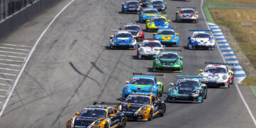 Larry ten Voorde (Startnummer 25) überholte GP Elite-Teamkollege Loek Hartog (24) direkt nach Start zum dritten Rennen des Porsche Carrera Cup Deutschland ©Porsche Motorsport