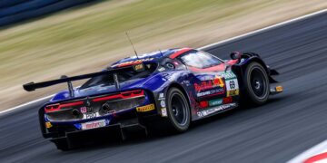 Formel-1-Weltmeister Max Verstappen gibt Vermeulen wertvolle Tipps ©ADAC Motorsport