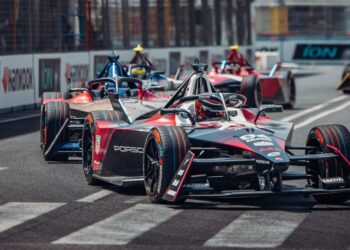 Das TAG Heuer Porsche Formel-E-Team fährt mit Titelchancen zum Saisonfinale ©Porsche Motorsport