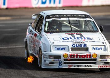 Spektakulär und schnell: Ronny Scheer legte im Ford Sierra RS500 eine sehenswerte Aufholjagd hin ©ADAC Motorsport