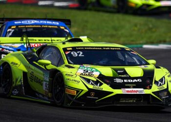 Mirko Bortolotti entschied das mitreißende Duell gegen Verfolger Ricardo Feller für sich ©ADAC Motorsport