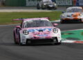 1693659933 Download Bestzeit von Harry King steigert Titelchancen von Teamkollege Bastian Buus ©Porsche Motorsport