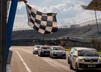 Leon Arndt setzt sich im ADAC Tourenwagen Junior Cup knapp gegen seine Rivalen durch ©ADAC Tourenwagen Junior Cup