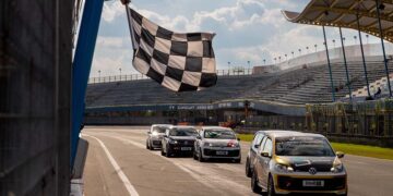 Leon Arndt setzt sich im ADAC Tourenwagen Junior Cup knapp gegen seine Rivalen durch ©ADAC Tourenwagen Junior Cup