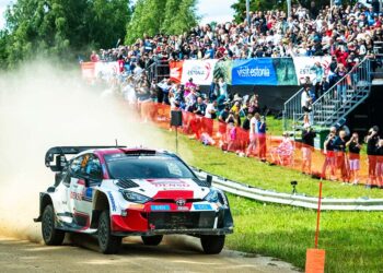 WRC-Action hautnah gibt es beim spektakulären Auftakt auf der Prager Pferderennbahn in Velka Chuchle ©ADAC Motorsport
