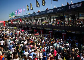 Die DTM präsentiert sich auch in der Saison 2024 offen und voller Fannähe ©ADAC Motorsport