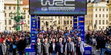 Der Präsidentenpalast auf dem weltberühmten Prager Hradschin war die beeindruckende Kulisse der Startzeremonie ©ADAC Motorsport