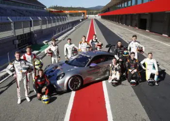 Zwölf junge Rennsporttalente wollen der nächste Porsche-Junior werden ©Porsche Motorsport