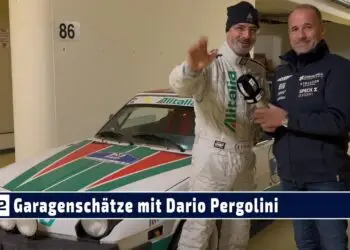 Garagenschätze: Dario Pergolini mit seinem Fiat X1/9 im AlItalia Design und den Fahrzeugen der RAID