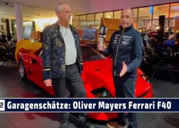 Garagenschätze: Ein legendärer Ferrari F40 steht in der öffentlichen Garage von Oliver Mayer