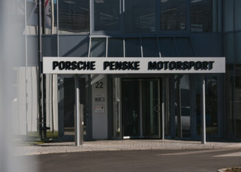 Porsche Penske Motorsport stellt hochmodernen Standort in Mannheim vor