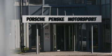 Porsche Penske Motorsport stellt hochmodernen Standort in Mannheim vor