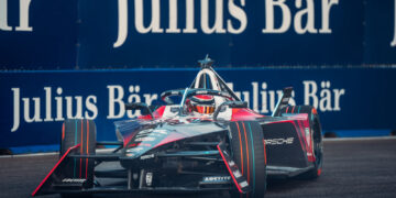 Vier Porsche 99X Electric bei der Formel-E-Premiere in Tokio