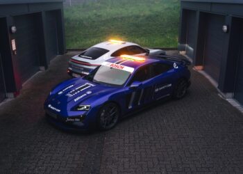 Taycan Turbo GT: Porsche präsentiert zwei neue Formel-E-Safety-Cars