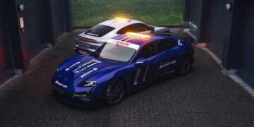 Taycan Turbo GT: Porsche präsentiert zwei neue Formel-E-Safety-Cars