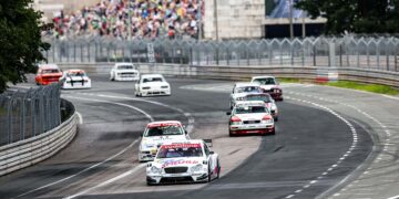 Stefan Mücke gewinnt Rennen eins der DTM Classic auf dem Norisring