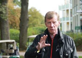 Auch der zweifache Rallye-Weltmeister Walter Röhrl stattete dem Golf-Turnier im Rahmen der Central European Rally einen Besuch ab
