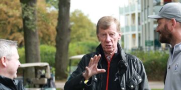 Auch der zweifache Rallye-Weltmeister Walter Röhrl stattete dem Golf-Turnier im Rahmen der Central European Rally einen Besuch ab