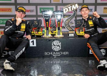 Tom Kalender und Elias Seppänen mit vielen neuen Pokalen für die Trophäensammlung