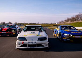 Beim DTM-Test traf der alte Ford Mustang 5.0 GT auf zwei neue Ford Mustang GT3