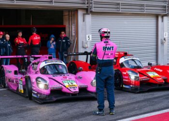 Die Nachwuchspiloten von BWT Mücke Motorsport warten auf ihren Einsatz