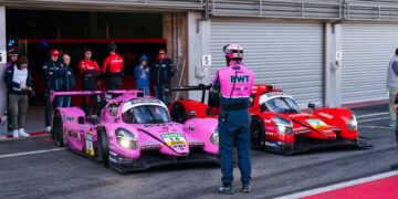 Die Nachwuchspiloten von BWT Mücke Motorsport warten auf ihren Einsatz