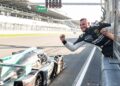 Pavel Lefterov bejubelt seinen Teamkollegen Danny Soufi bei der Zieldurchfahrt