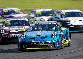 Start der Porsche Sprint Challenge Deutschland GT3 mit Etienne Ploenes an der Spitze (Foto: Porsche Sports Cup)