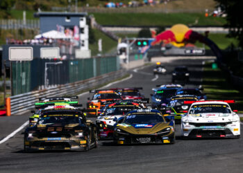 Der Start in das erste ADAC GT Masters Rennen auf dem Salzburgring
