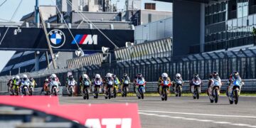 Der frisch gekürte Champion Fynn Kratochwil fährt voran