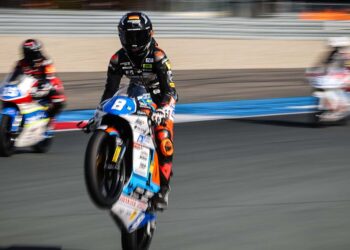 Fynn Kratochwil beendet seine perfekte Saison mit einem Doppelsieg