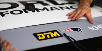Beim Saisonfinale in Hockenheim tragen alle DTM-Fahrzeuge das Logo der Patriots