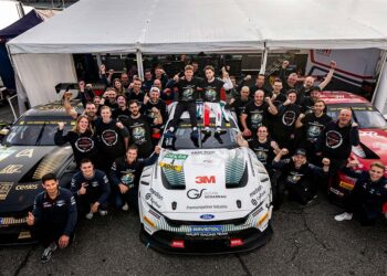 Finn Wiebelhaus und Salman Owega feiern mit ihrem Haupt Racing Team die Meisterschaft