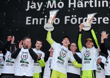 Eingeschworene Truppe: Großer Jubel bei SR Motorsport by Schnitzelalm