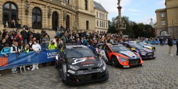 Der Prolog zur Central European Rally zog am Sonntag in Prag zahlreiche Fans an. Seit Montag stehen nun Passau und die Rallyeregion in Niederbayern, Tschechien und Österreich im Fokus