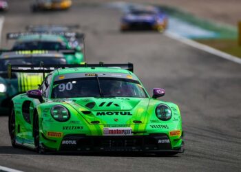 Highlight am Stand des ADAC: Der Porsche 911 GT3 R von DTM Champion Ayhancan Güven