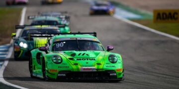 Highlight am Stand des ADAC: Der Porsche 911 GT3 R von DTM Champion Ayhancan Güven