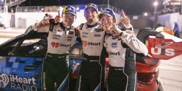 Max Hesse (rechts) triumphierte in den USA (Foto: BMW M Motorsport)