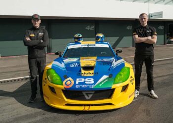 Alexzander Kristiansson (re.) und Erik Bertilsson geben ihr Debüt in der ADAC GT4 Germany (Foto: KRT Racing)