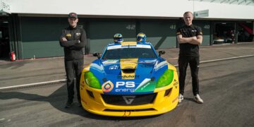 Alexzander Kristiansson (re.) und Erik Bertilsson geben ihr Debüt in der ADAC GT4 Germany (Foto: KRT Racing)