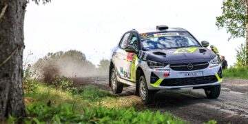 Steile Lernkurve: Claire Schönborn steigerte sich bei ihrer ersten Schotter-Rallye in einem Fronttriebler von Prüfung zu Prüfung