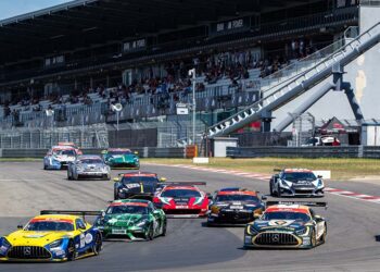 Schon am Start des zweiten Laufs der STT lagen Kenneth Heyer / Josef Klüber (gelbes Auto) ganz vorne (Foto: STT)