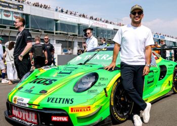 DTM-Champion Ayhancan Güven verfolgt das Nürburgring-Wochenende live vor Ort