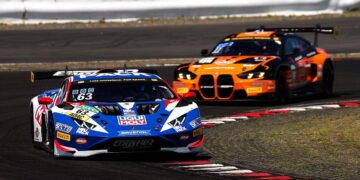 Felix Hirsiger / Finn Zulauf (vorne) führen im ADAC GT Masters vor Leyton Fourier / Tim Zimmermann (hinten)