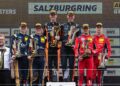Das Podium am Salzburgring: Fabian Dybionka, Emil Gjerdrum, Leyton Fourie, Tim Zimmermann, Kiano Blum und Niklas Kalus (v.l.)
